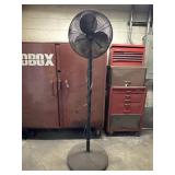 Metal pedestal floor fan