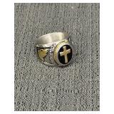 Two-tone menï¿½s Cross ring, silver & gold-toned,