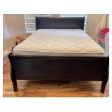 Traditional Style Queen Bed