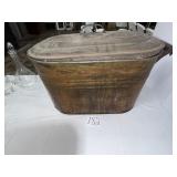 Metal container with lid