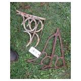 2 PRS METAL BRACKETS