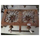 EARLY CAST IRON GAS STOVE - PEERLESS NO. 192 2 BUR