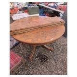 Round Oak Table, Claw Feet, 3 Extra Leafs +Chairs