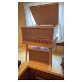 Silvertone Stereo Turntable on Stand w/Speaker