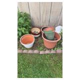 ASSORTED PLANT POTS
