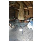 GLASS TOP TABLE 4 CHAIRS AND UMBRELA 42x42x28 1/2