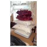 6 PILLOWS 2 DECORATIVE