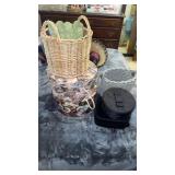 2 HAT BOXES AND 2 BASKETS ETCï¿½