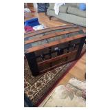 Dome top trunk w/ tray