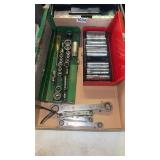 2 HALF SETS OF SOCKETS AND RACHET WRENCHES