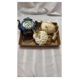 2 Teapots and 1 Teapot Light