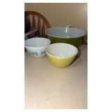 3 Pyrex bowls