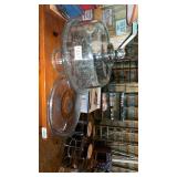 Cake plate and covered cake dish