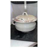 Chamber pot with non-matching lid chipped
