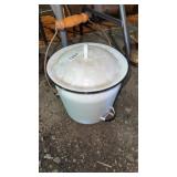 Enamelware chamber pot slop jar