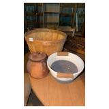 Bean pot and  two baskets