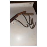 3 hay hooks