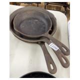 WAGNERS CAST IRON SKILLETS 10.5" (2) 8" (1)