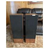 Pair of Realistic Optimus T-110 Speakers,