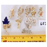 A group lot of brooches