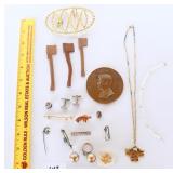 Assorted jewelry. It does have a smaller ring.