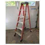 Werner Fiberglass 6 Ft Ladder     Located in