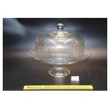 Clear glass cake stand w/ ribbed cover, has a