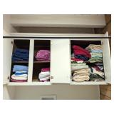 Group lot of towels & washcloths     Located in
