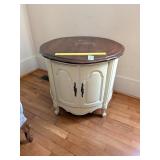 Vintage Side Table; measures approx. 20 in Diam x