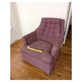 Vintage Arm Chair; needs cleaning      Located in