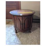 Vintage Side Table; measures approx. 25 in Diam x