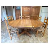 Kitchen Table w/ (2) Extension leaves & (6)