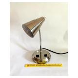 Electric Gooseneck Desk Lamp with (2) Outlets on
