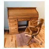 Wooden Roll Top Desk comes with Swivel Wood