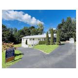 Lake House w/Lg. Basement Garage Near Boat Ramp!