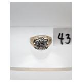 10K Gold Ring 3.8g Total Ring Weight - size 9.5