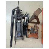 Floor Jack with Mis-Matched Stands