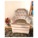 Vintage Arm Chair Measures Approx. 31w x 34T x
