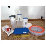 Group lot of kitchenware items: Pyrex glass