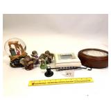 Couple of musical jewelry boxes, snowglobes,