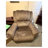 Home Stretch Lift Chair / Recliner      Located