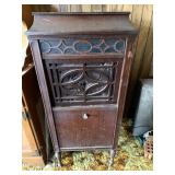 Antique Edison Phonograph, Model C150; Contents