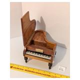 Wooden 'Mozart' Piano Music Box, works