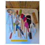 Group lot of kitchen tools        Located in