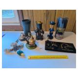 Group of hunting & other decor        Located in