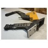 DeWalt DWFP12569R 2-in-1 Flooring Tool