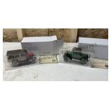 2 - 1/32 Scale Models Lot 17