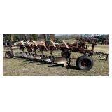 International 700 6 Bottom Plow
