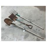 Long Handled Tools Lot 2