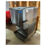 Ice & Water Machine